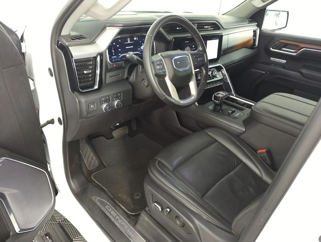 Used 2023 White GMC Denali image 10