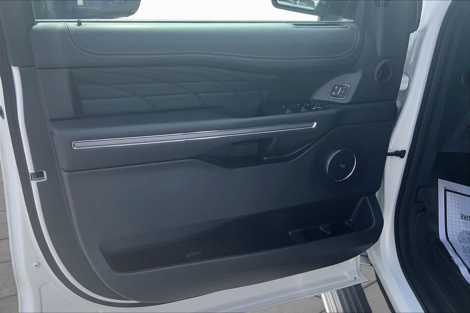 Used 2024 Star White Ford Platinum image 22