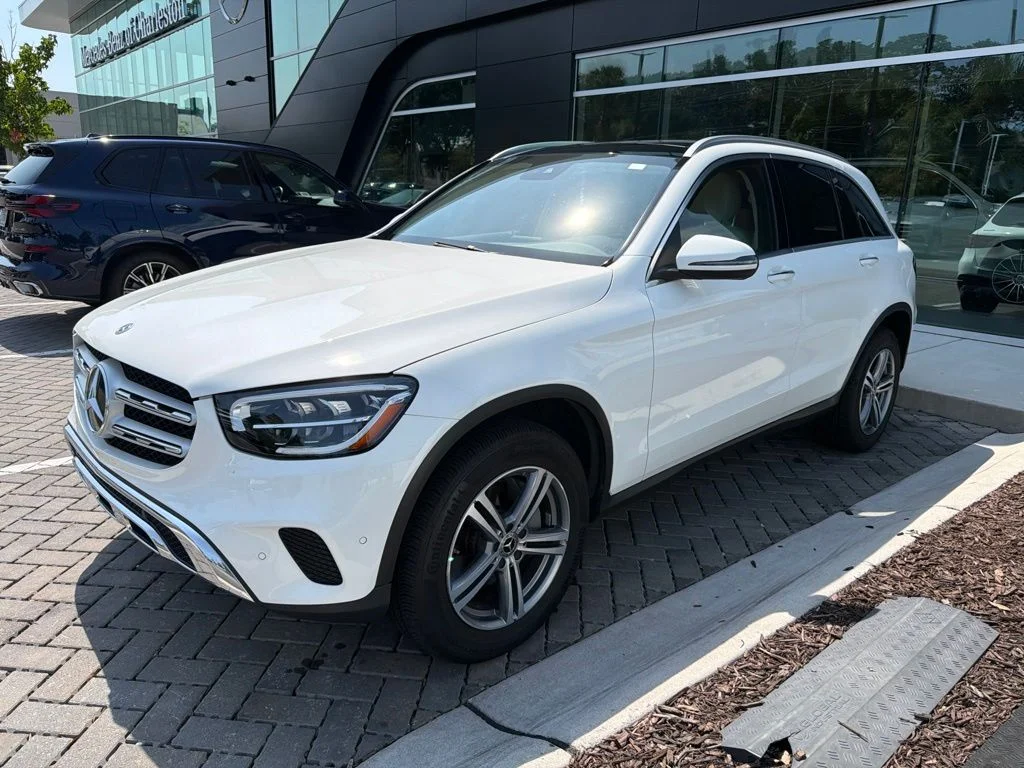 Used 2022 White Mercedes-Benz GLC 300 image 1