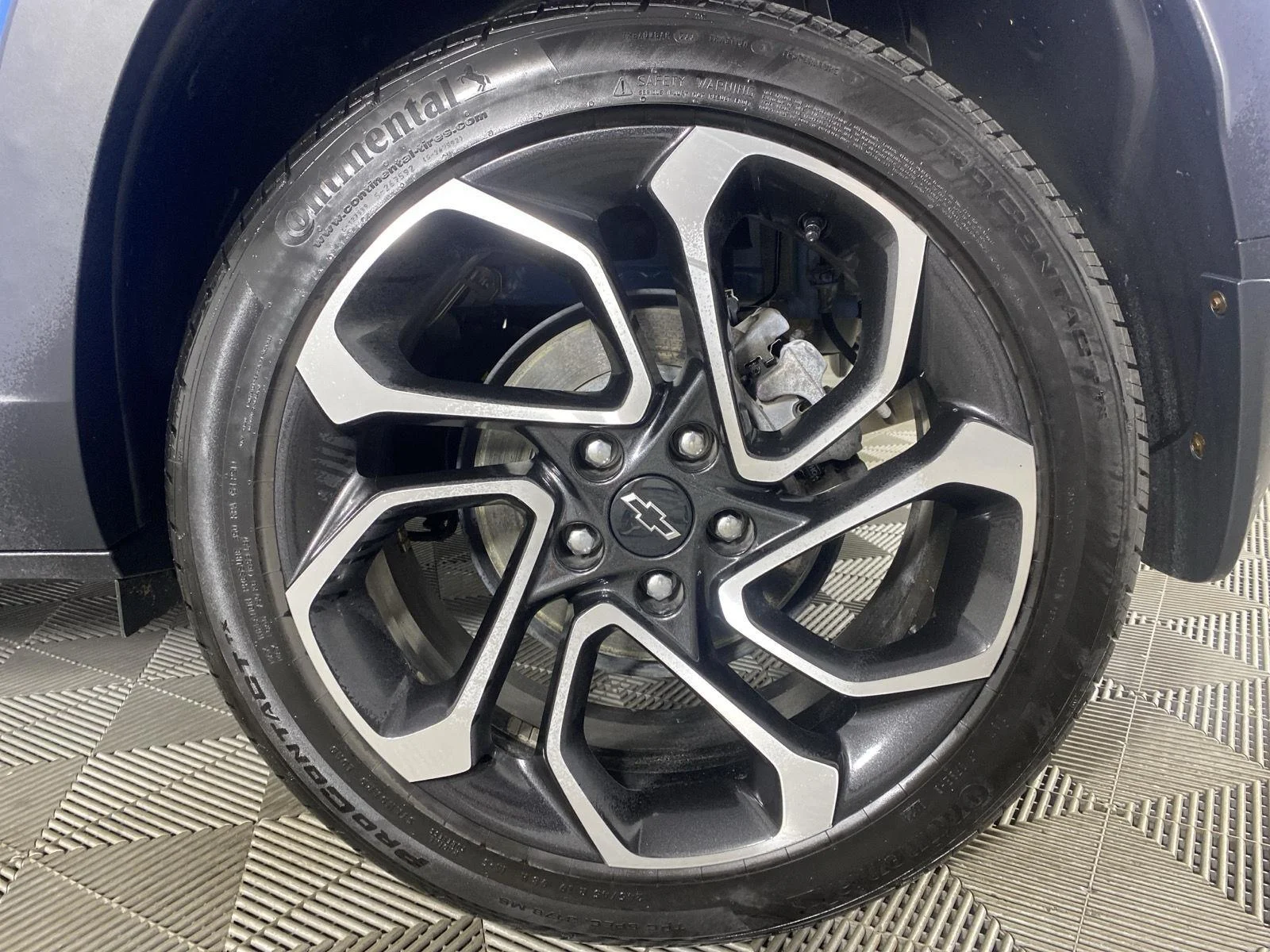 Used 2024 Fountain Blue Chevrolet 2RS image 9