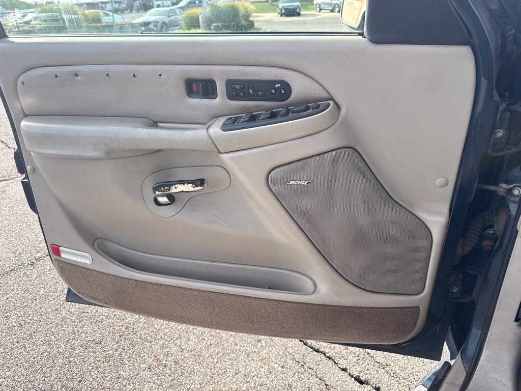 Used 2004  Cadillac Base image 10