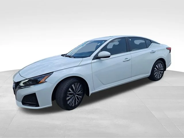 Used 2024 White Nissan 2.5 SV image 4