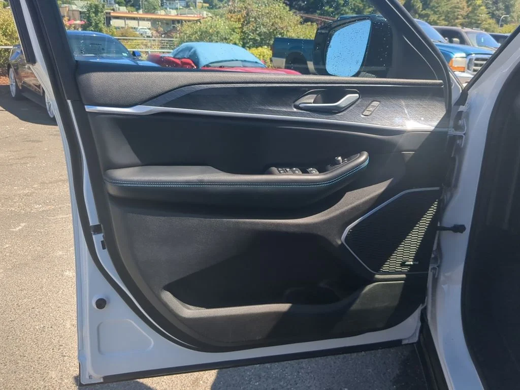 Used 2022 White Jeep Trailhawk 4xe image 13