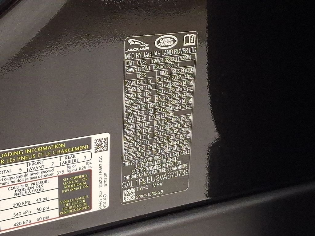 New 2027 Santorini Black Land Rover SE image 21