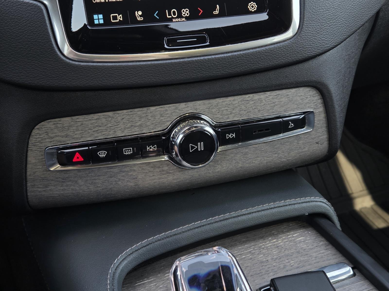 Used 2023 Onyx Black Metallic Volvo Ultimate image 28