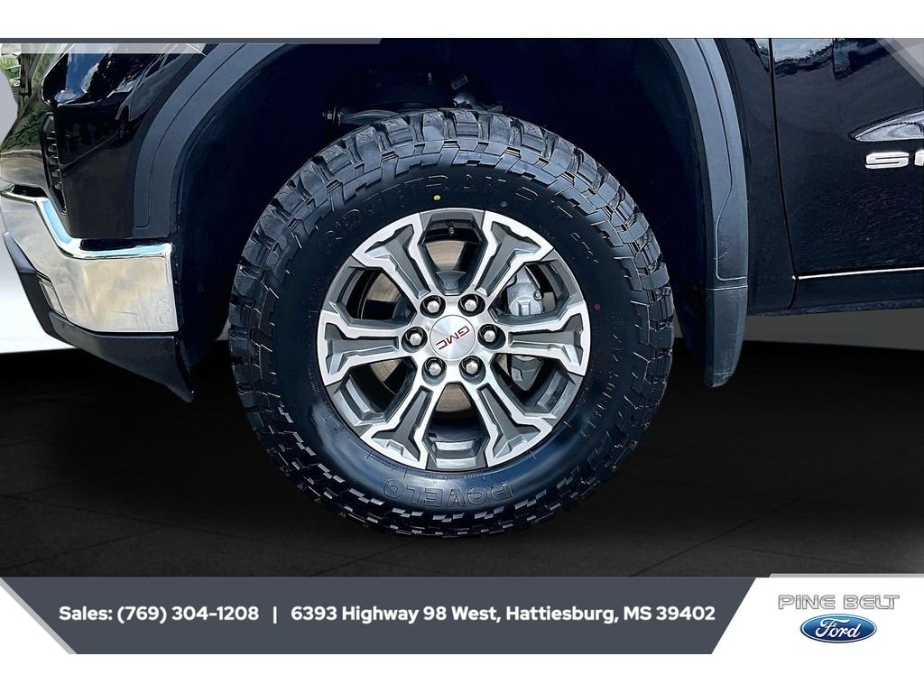 Used 2025 Onyx Black GMC SLT image 7