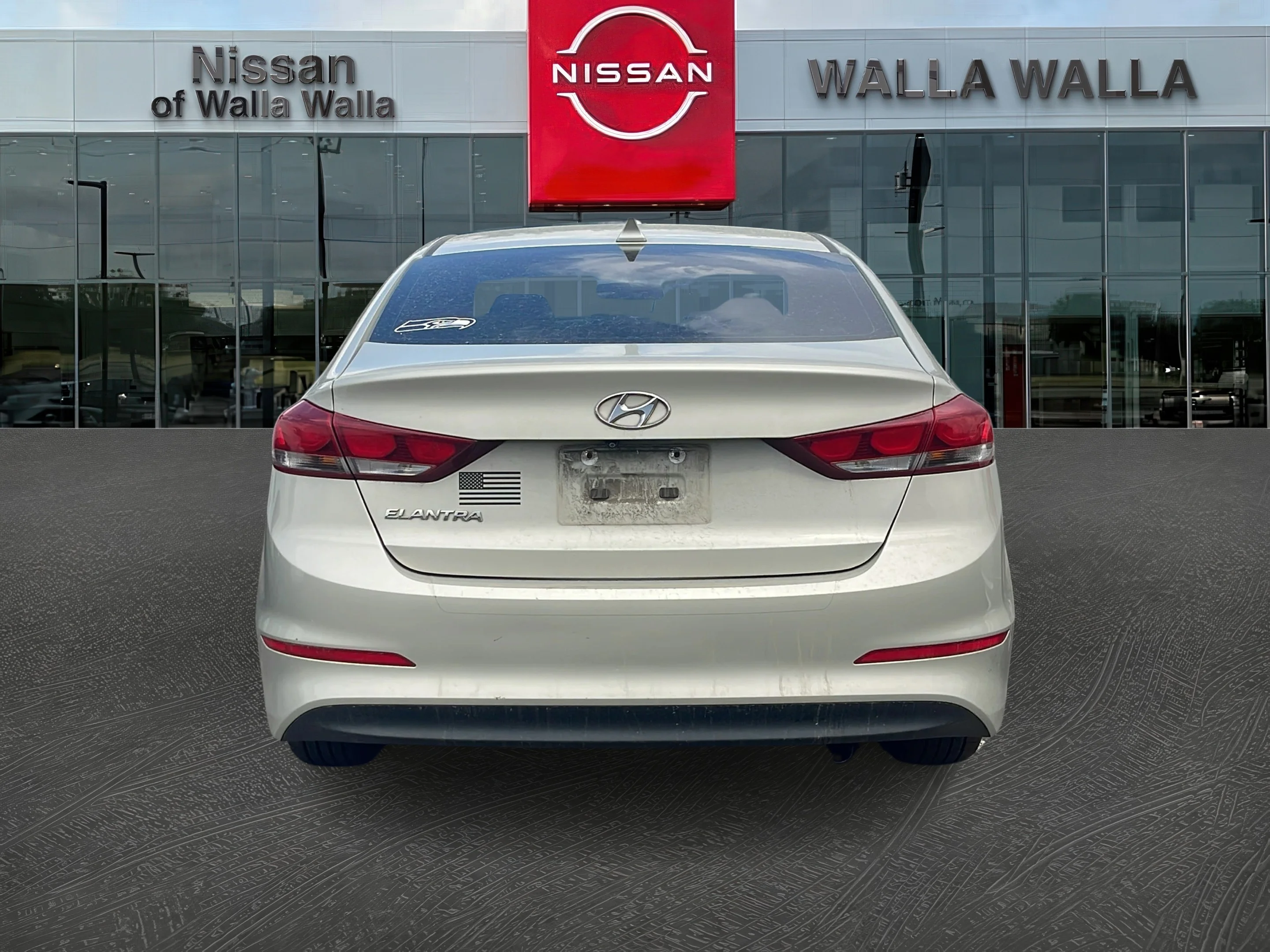 Used 2017 Mineral Beige Hyundai SE image 3