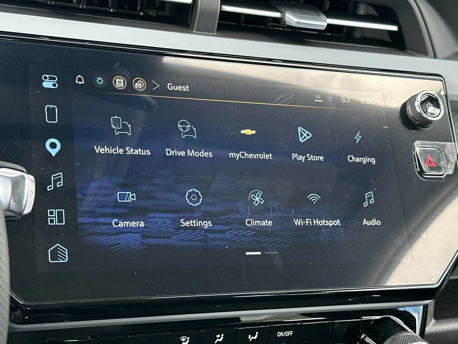 2027 Chevrolet Bolt LT - Photo 18
