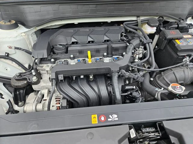 Used 2025 White Hyundai SEL image 22