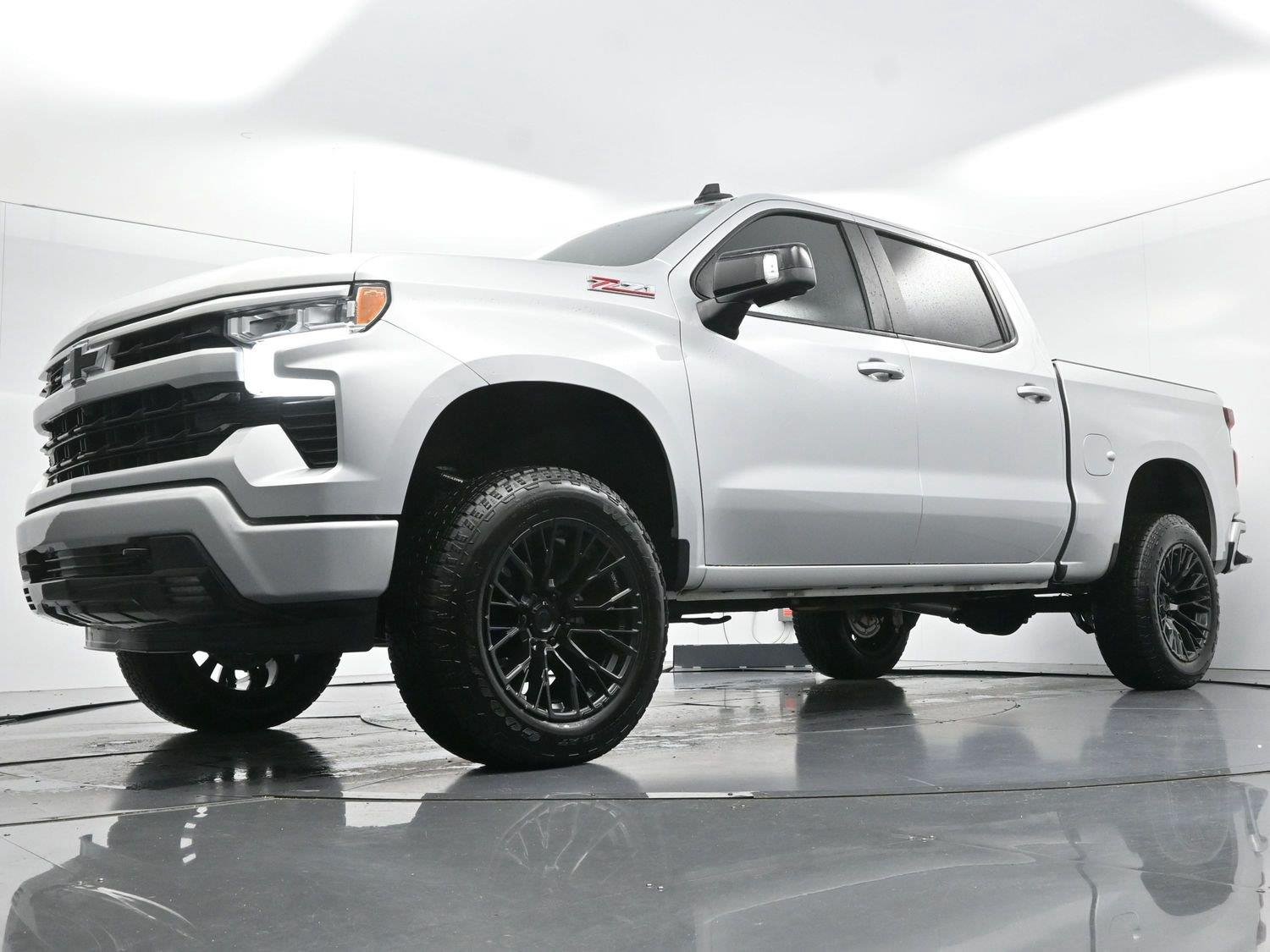 Used 2022 Silver Ice Metallic Chevrolet RST image 45