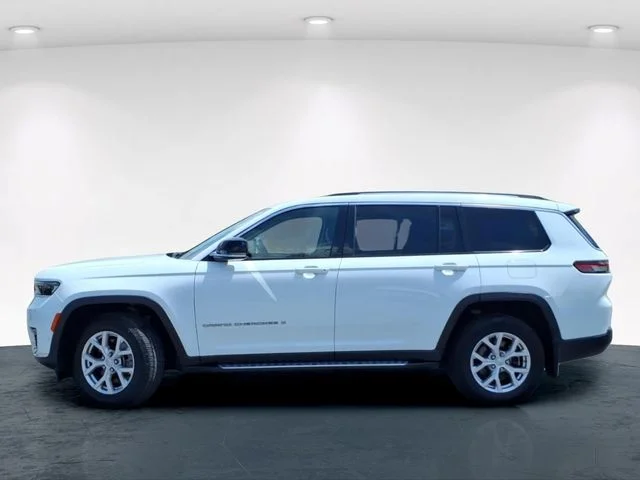 Used 2022 White Jeep Limited image 11