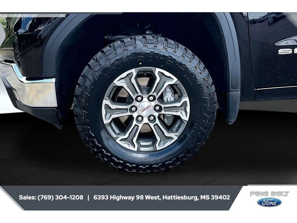 Used 2025 Onyx Black GMC SLT image 7