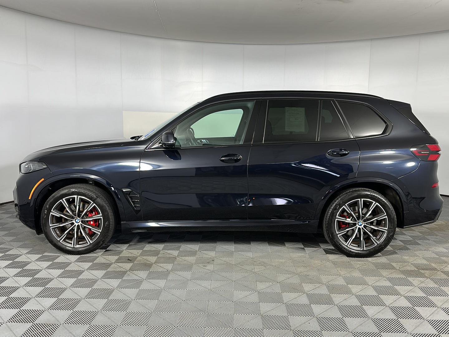 Certified Used 2024 Carbon Black Metallic BMW xDrive40i image 7