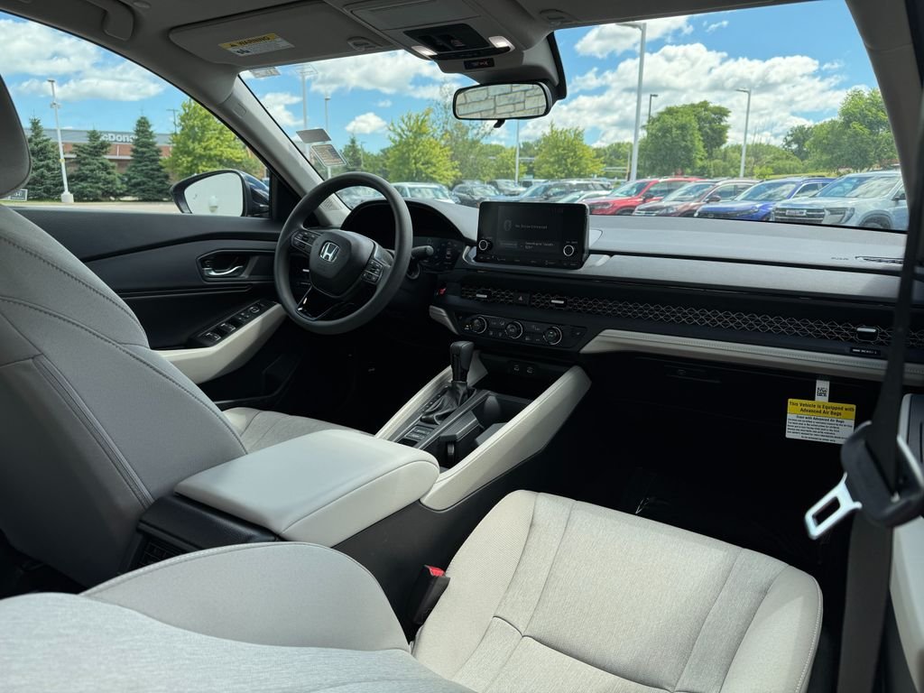 2025 Honda Accord SE - Photo 10