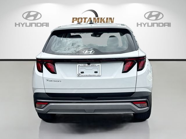 Used 2025 White Hyundai SE image 6