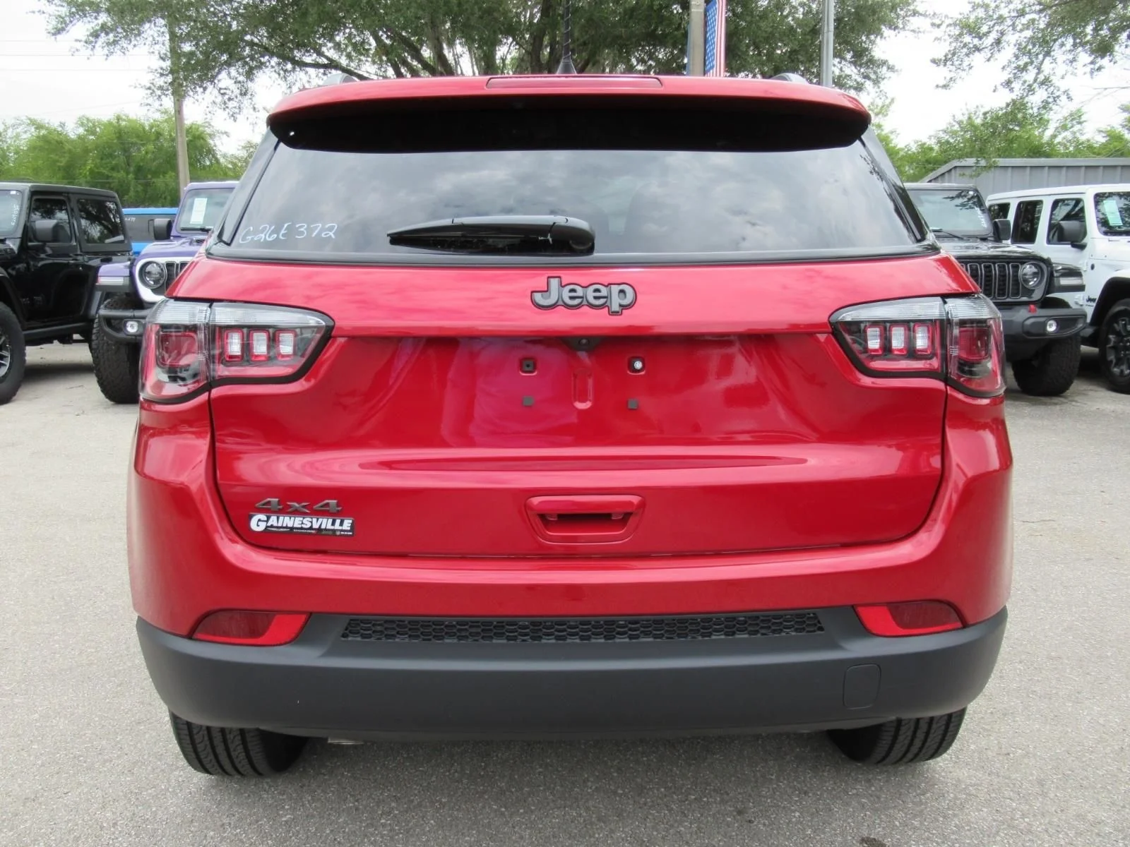 New 2026 Red Hot Pearl-Coat Exterior Paint Jeep Latitude Altitude image 6