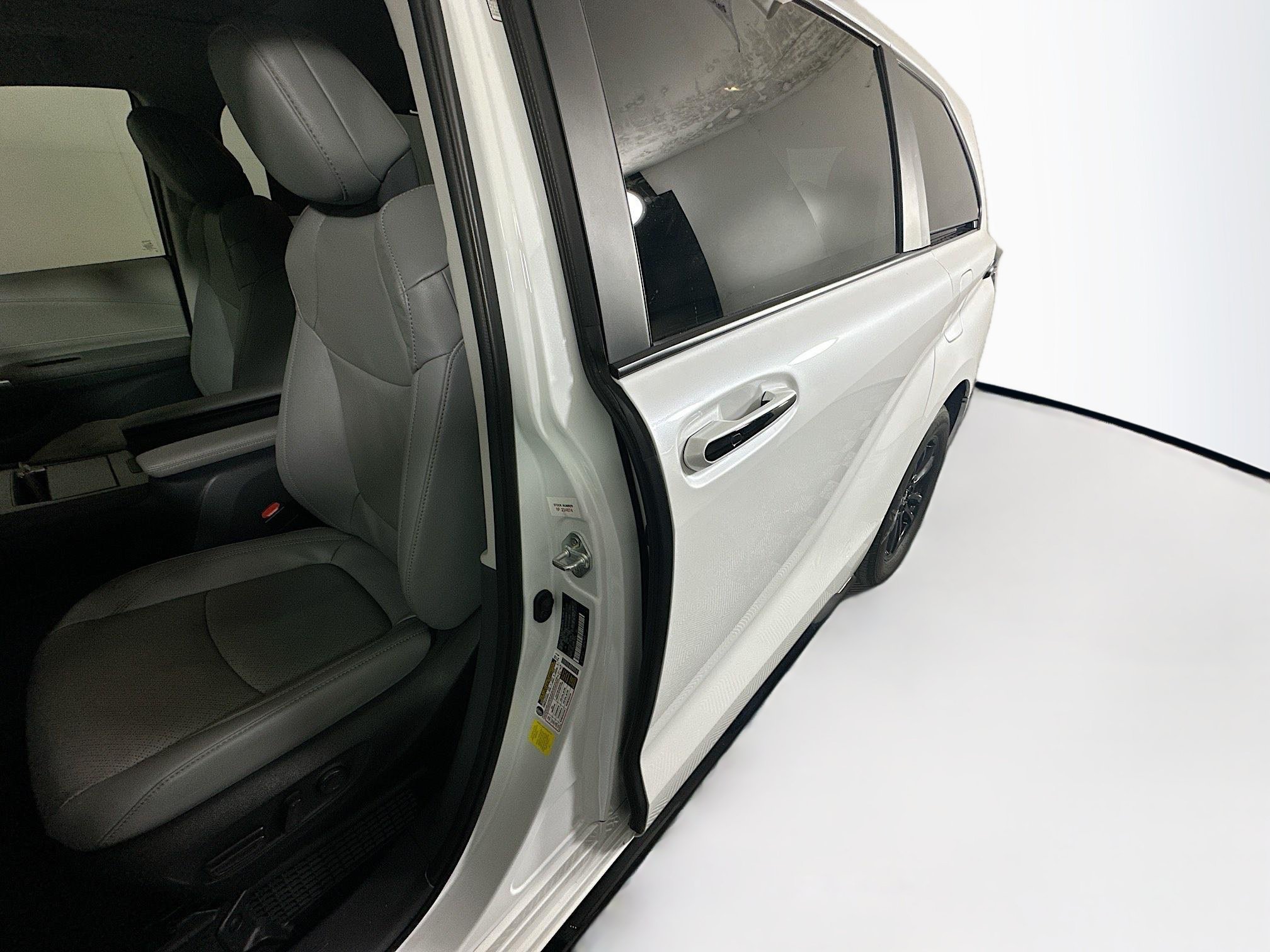 Used 2023 Pearl Toyota Limited image 12