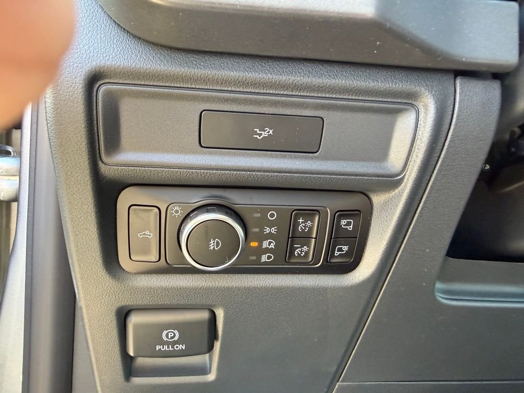 New 2026 Iconic Silver Metallic Ford XLT image 7