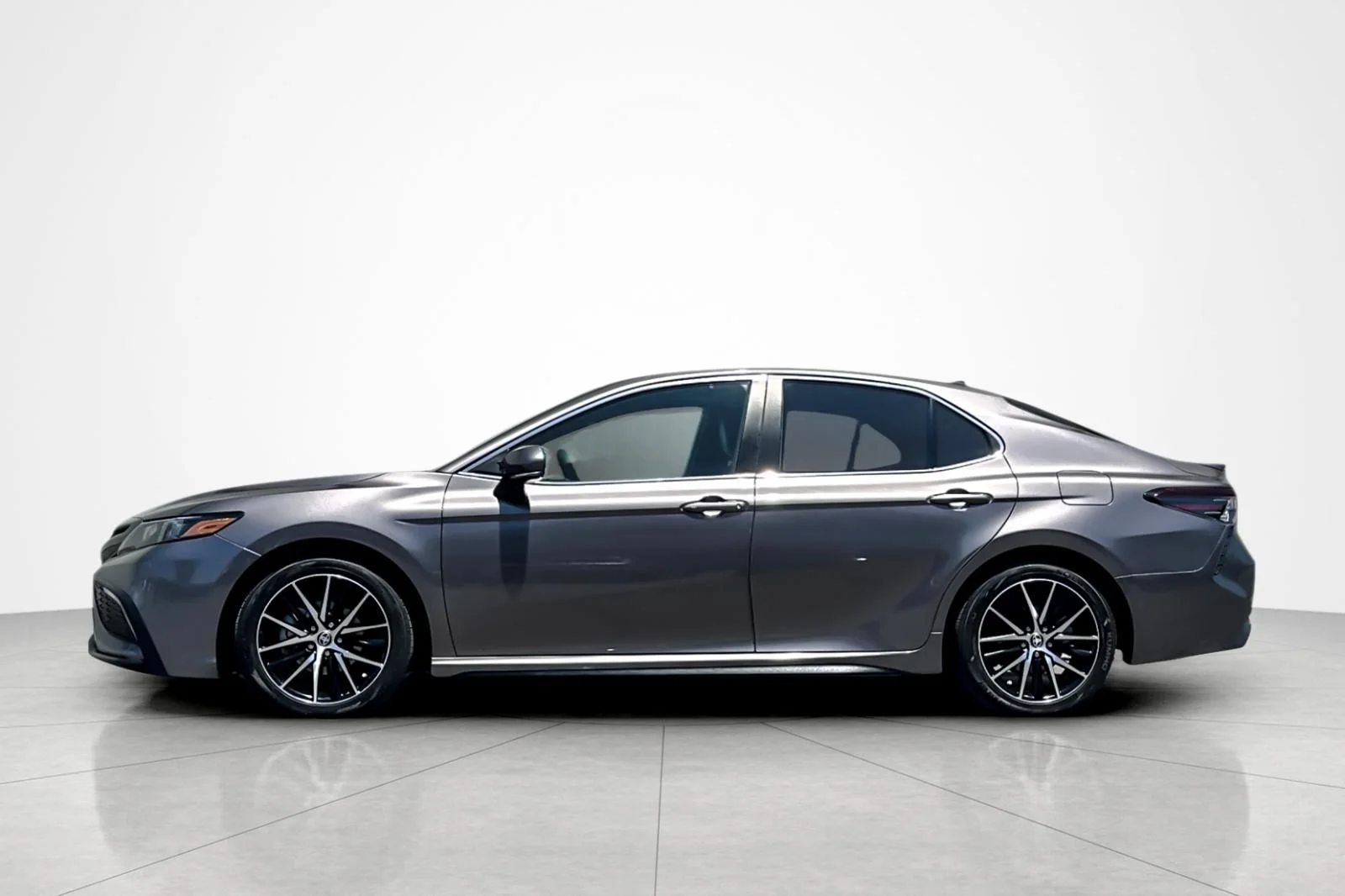 Certified Used 2022 PRE DAWN MICA Toyota SE image 2