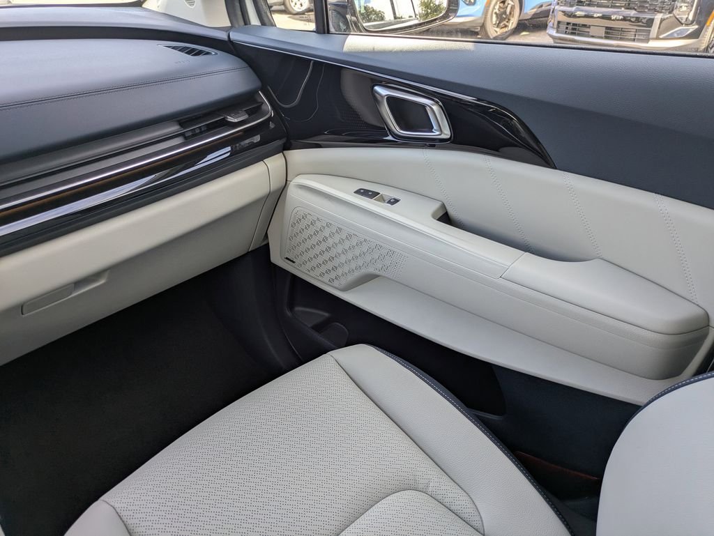 New 2026 Snow White Pearl Kia SX Prestige image 22