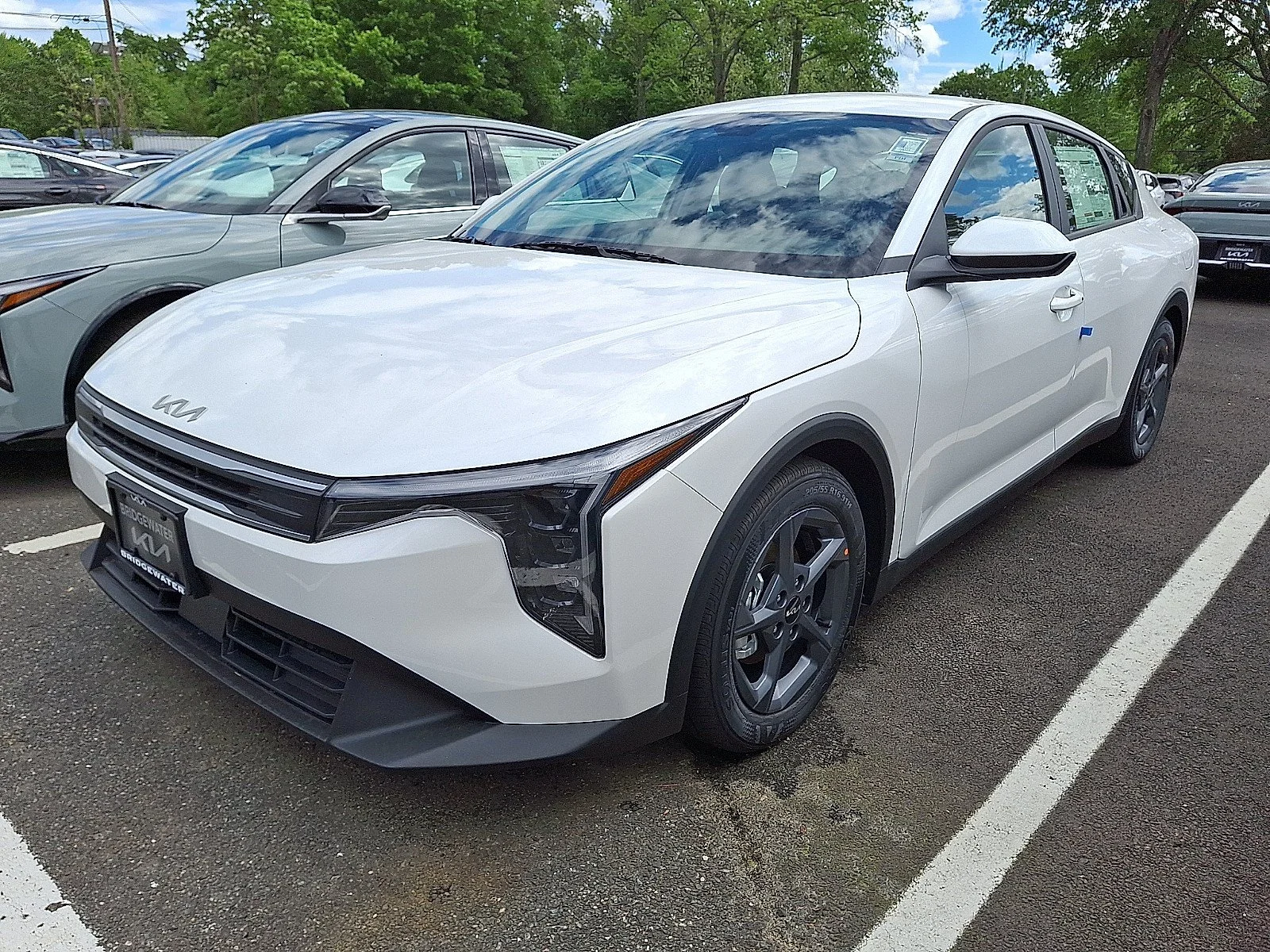 New 2026 Snow White Pearl Kia LXS image 3