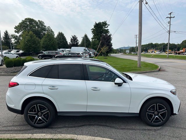 New 2026 MANUFAKTUR Moonlight White Metallic Mercedes-Benz GLC 300 image 45