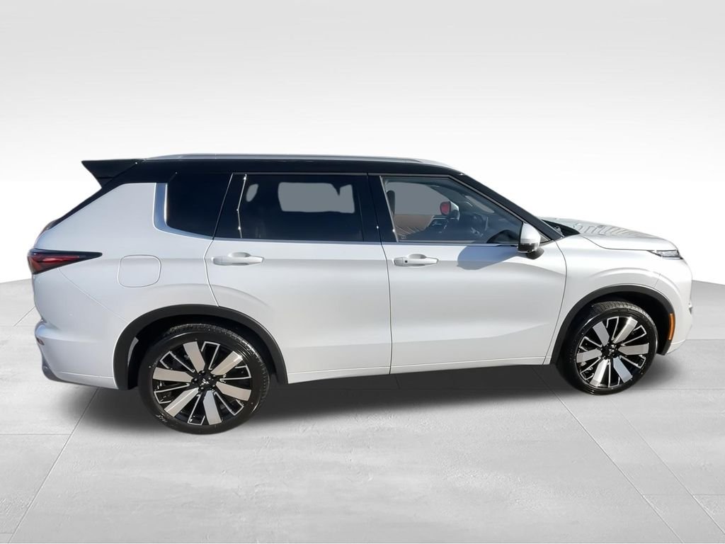 2026 Mitsubishi Outlander SEL - Photo 9