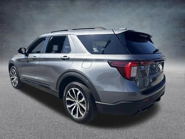 Used 2025 Gray Ford ST-Line image 11