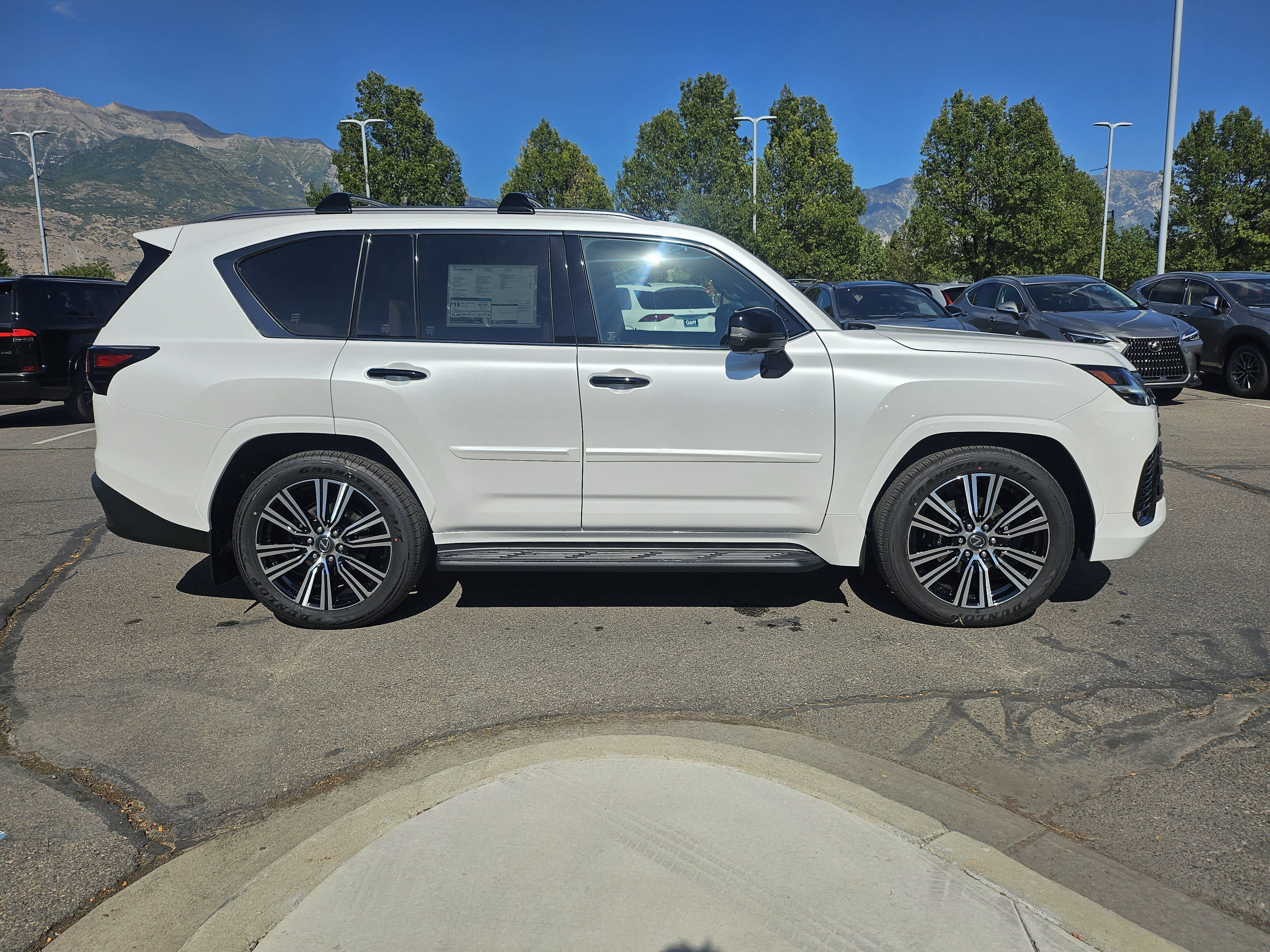 New 2026 Eminent White Pearl Lexus LUXURY image 4