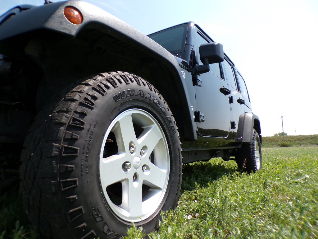 Used 2016 Black Clearcoat Jeep Sport image 10