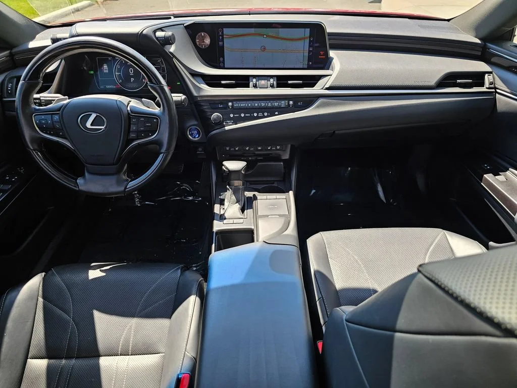 Used 2019 Maroon Lexus ES 300h image 17