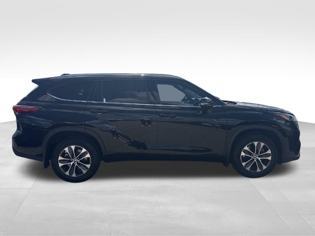 Used 2021 Black Toyota XLE image 6