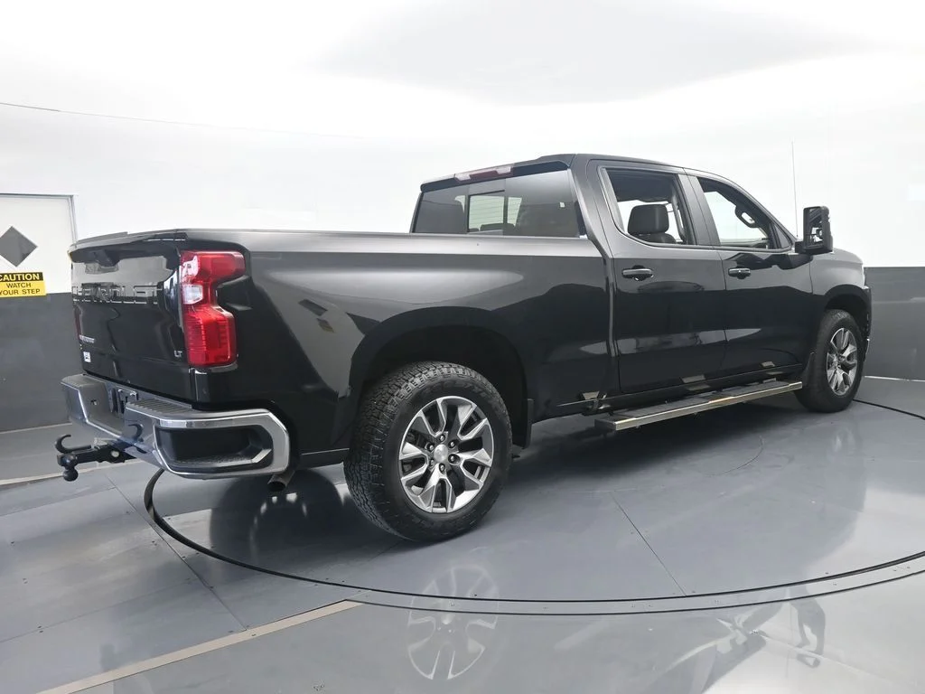 Used 2021 Black Chevrolet LT image 6