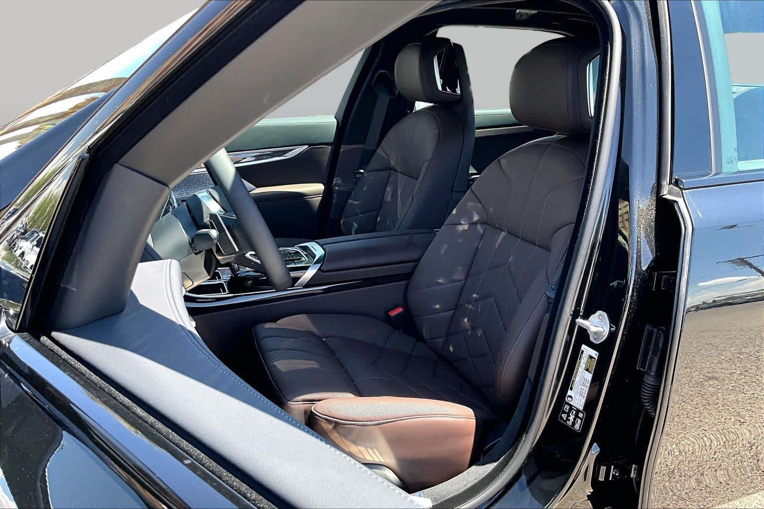 New 2026 Black Sapphire Metallic BMW 740i xDrive image 9