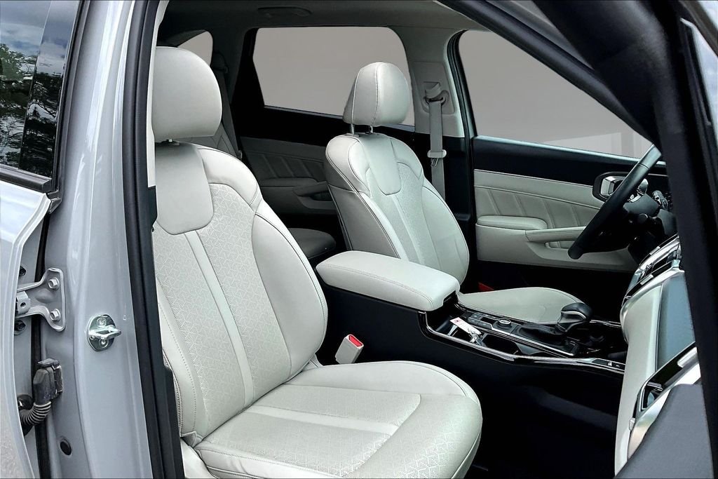 Used 2023 Wolf Gray Kia SX image 28