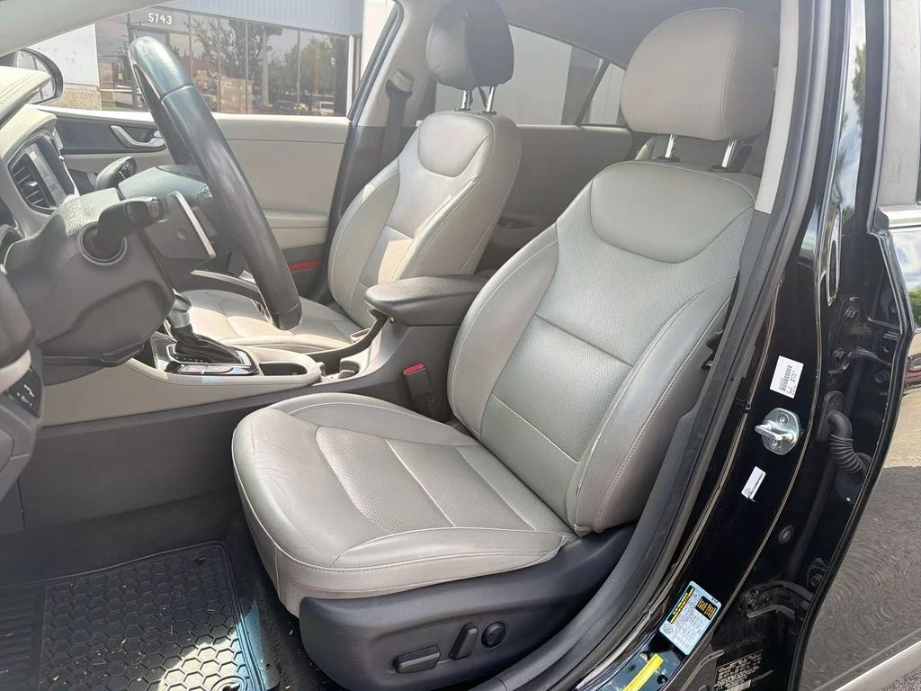 Used 2018 Black Hyundai Limited image 13