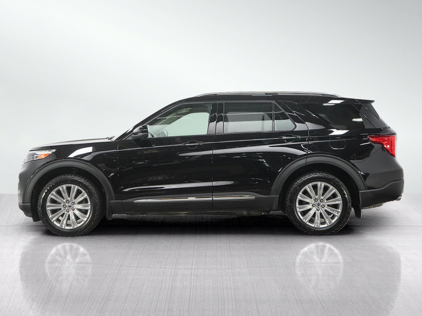 Used 2023  Ford Limited 4WD image 2