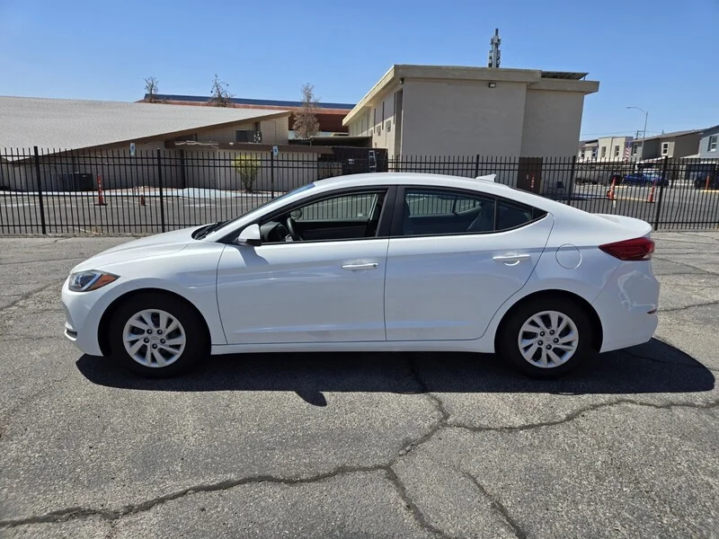 Used 2017 Quartz White Pearl Hyundai SE image 2