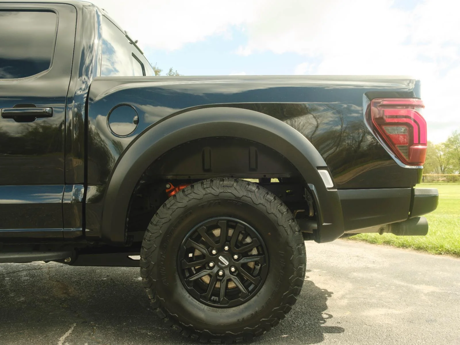 Certified Used 2025 Agate Black Metallic Ford Raptor image 7