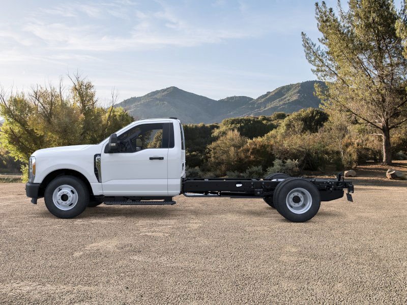 New 2025 Oxford White Ford F-350® XL image 25