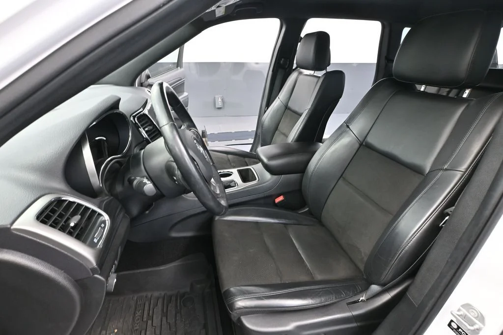 Used 2021 White Jeep Laredo X image 27