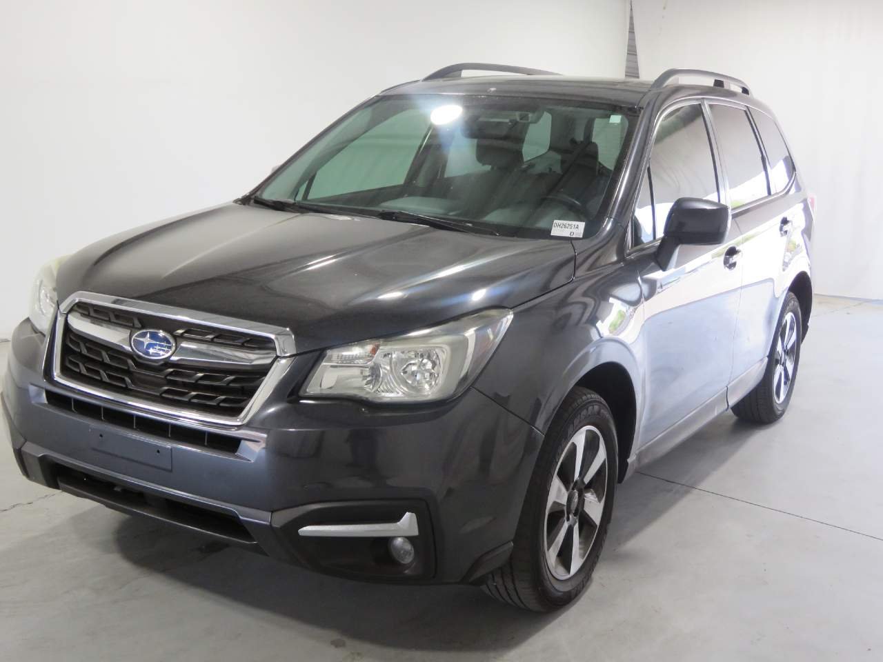 Used 2018 Quartz Blue Pearl Subaru 2.5i Premium image 1