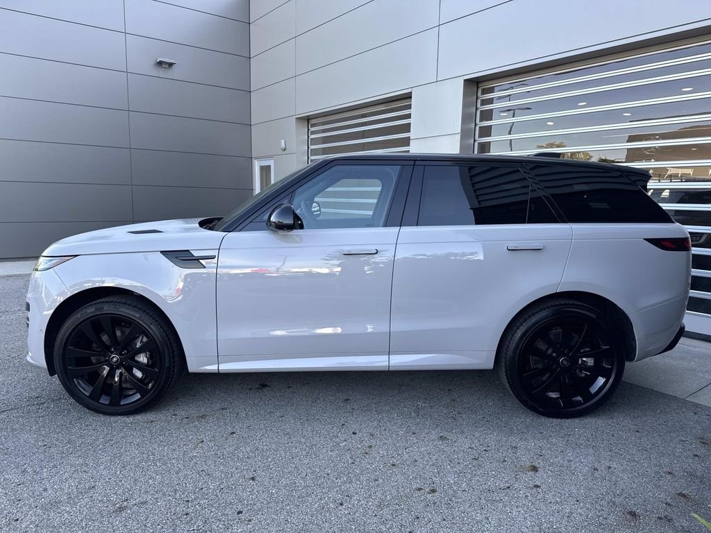 Used 2025 Gray Land Rover Dynamic SE image 4