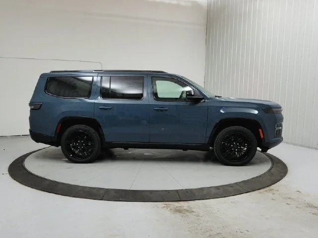 New 2026 Steel Blue Exterior Paint Jeep Limited Reserve image 9