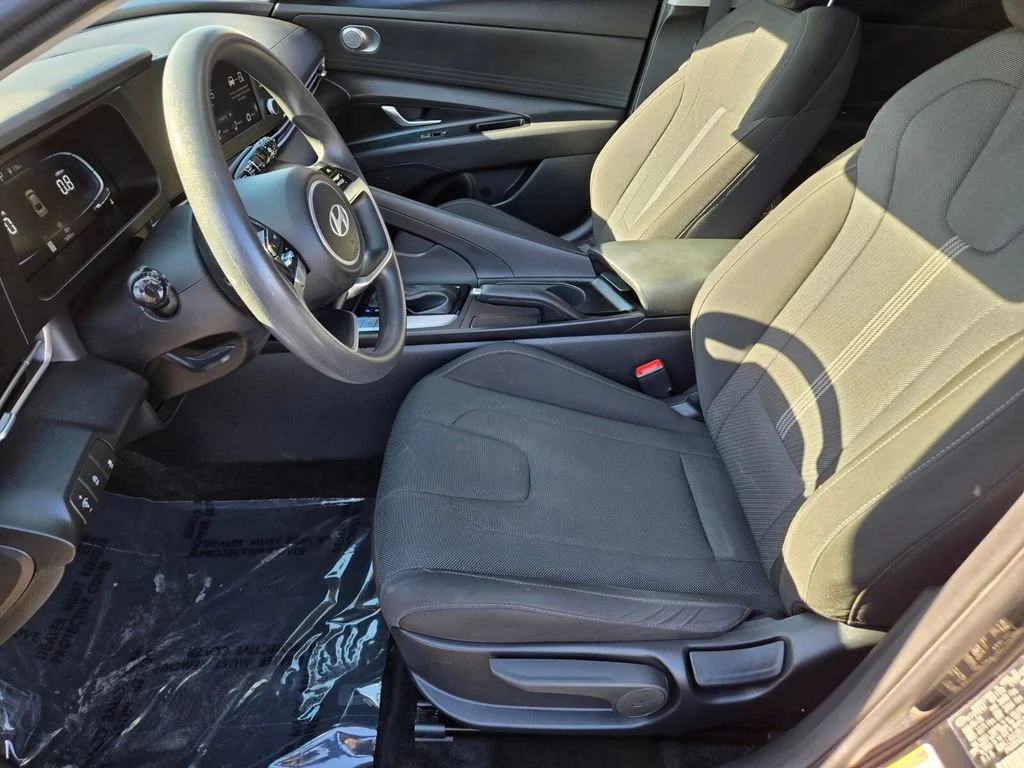 Used 2024 Abyss Black Hyundai SE image 10