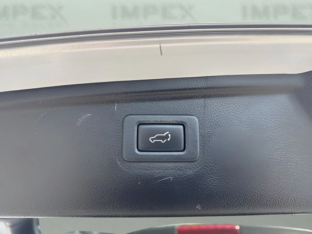 Used 2018 Silver Subaru 2.5i Premium image 29