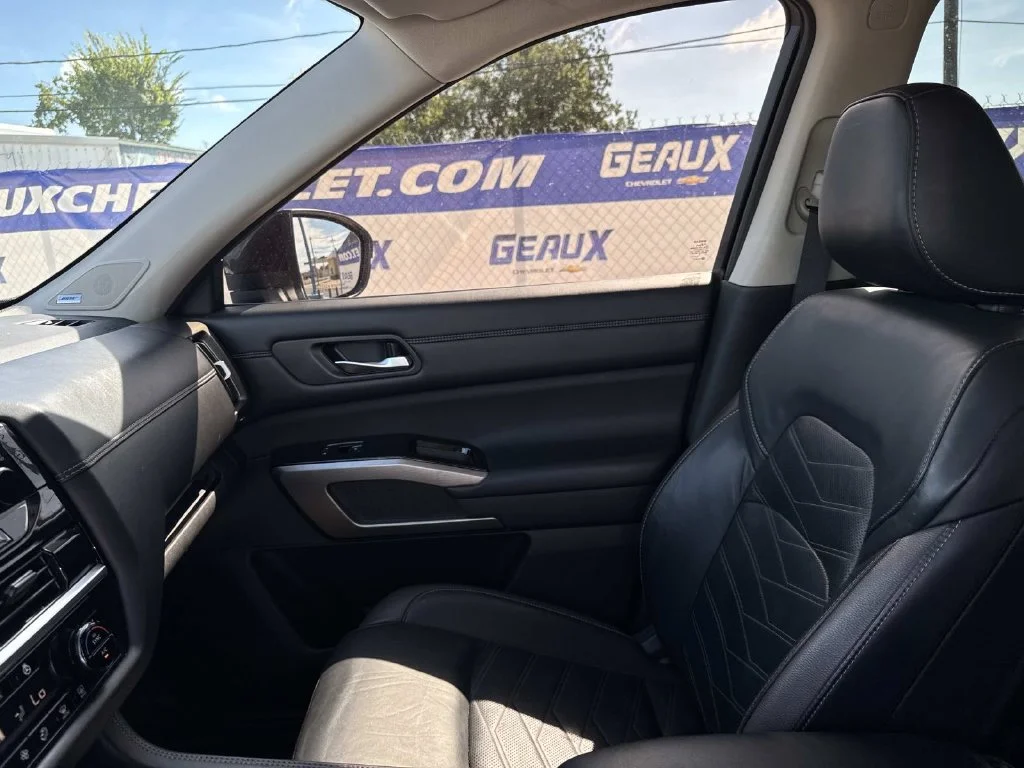 Used 2023 Gray Nissan Platinum image 28