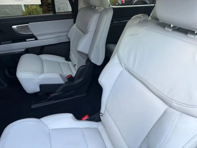 New 2027 Star White Metallic Tri-Coat Ford MAX Platinum image 41