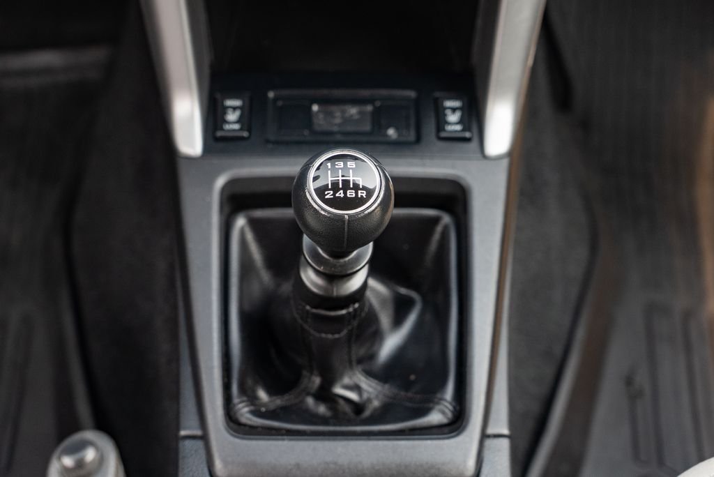 Used 2014 Ice Silver Metallic Subaru 2.5i Premium image 18