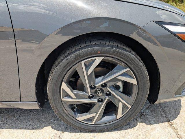 2025 Hyundai Elantra Limited - Photo 36